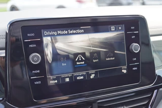 Volkswagen T-Roc Volkswagen T-Roc Cabrio 1.5 TSI DSG R-Line/ Black style/Leer/19 Inch LM/Camera/Virtual c - afbeelding nr 17