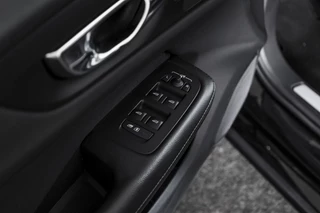 Volvo V60 Volvo V60 2.0 B3 163 PK Essential Edition - Automaat | Dig. Cockpit | Cruise | Stoel-+Stuurverw. | PDC | NAV + App. Connect | ECC | Elek. Klep | DAB | LM 17