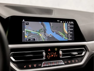 BMW 3 Serie 293Pk Automaat (APPLE CARPLAY, M STUUR, 1e EIGENAAR, GROOT NAVI, STOELVERWARMING, LEDEREN SPORTSTOELEN, CAMERA, ZWART HEMEL, GETINT GLAS, HIFI, LANE ASSIST, NIEUWE APK, NIEUWSTAAT) - afbeelding nr 23