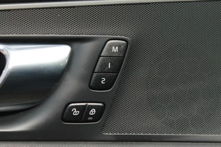 Volvo XC60 Volvo XC60 T8 Recharge AWD R-Design | Panoramadak | Parkeercamera | 20 Inch Velgen | Glossy Black | Keyless - afbeelding nr 22