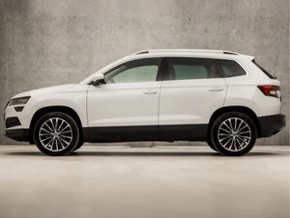 Škoda Karoq Automaat (APPLE CARPLAY, GROOT NAVI, CAMERA, LEDER/ALCANTARA, STOELVERWARMING, SPORTSTOELEN, ADAPTIVE CRUISE, GETINT GLAS, PARKEERSENSOREN, LED KOPLAMPEN, NIEUWE APK, NIEUWSTAAT) - afbeelding nr 2