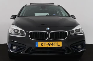 BMW 2 Serie BMW 2-serie Active Tourer 225i xDrive M Sport (PANORAMADAK, TREKHAAK, STOELVERWARMING, HEAD-UP, PARKEERSENSOREN, NAVIGATIE) - afbeelding nr 10