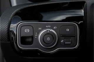 Mercedes-Benz A-Klasse Mercedes-Benz A-Klasse 250 Premium Plus AMG-Line Night Pano Burmester Ambiente - afbeelding nr 32