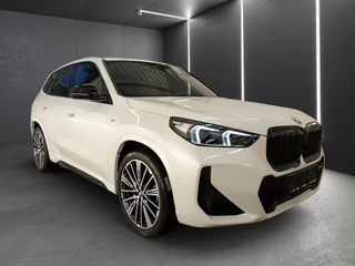 BMW iX1 TREKH, ACC, H&K SOUND, 20-inch LMV ** 26k onder NP - EX BMW-AG ** ** INFORMEER OOK NAAR ONZE AANTREKKELIJKE FINANCIAL-LEASE TARIEVEN ** - afbeelding nr 1