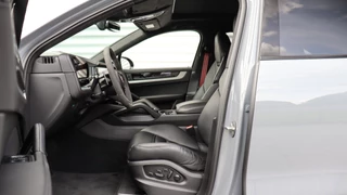 Porsche Cayenne Porsche Cayenne Coupé 4.0 Turbo E-Hybrid SportDesign | Head-up | Stoelventilatie | InnoDrive | Soft-Close | HD Matrix | Trekhaak - afbeelding nr 31