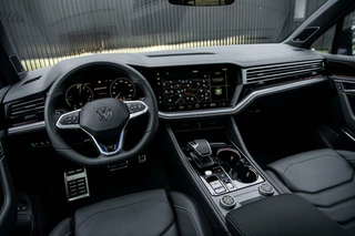 Volkswagen Touareg Volkswagen Touareg R 3.0 TSi eHybrid 4MOTION | Nieuw | Vol opties | Panodak | Dynaudio | Massage | Trekhaak | 22 inch | 5 jaar garantie | - afbeelding nr 4
