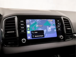 Škoda Karoq 150Pk Automaat (APPLE CARPLAY, GROOT NAVI, CAMERA, TREKHAAK, SPORTSTOELEN, GETINT GLAS, PARKEERSENSOREN, CRUISE, NIEUWSTAAT) - afbeelding nr 26