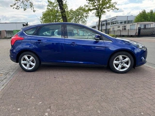 Ford Focus Airco/ECC,Cruisecontrol,Navigatie - afbeelding nr 4