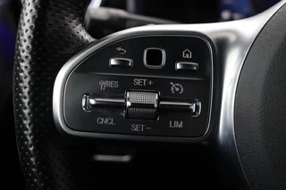 Mercedes-Benz A-Klasse Mercedes-Benz A-klasse 250e AMG | Panoramadak | Stoelverwarming |  Carplay | Navigatie | Full LED | Half leder | Sportstoelen | Park Assist - afbeelding nr 14