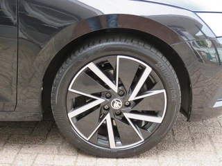 Škoda Octavia Škoda Octavia Combi 1.4 TSI 204pk IV PHEV Business Edition / Stoel & stuurwiel verwarming / Navi / Led / 18 Inch / BOVAG garantie - afbeelding nr 10