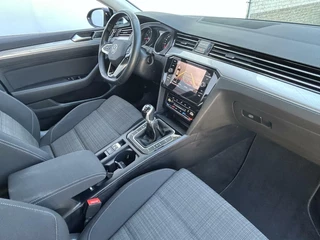 Volkswagen Passat Volkswagen Passat 1.5 TSI 150pk Business FULL LED I NAVI + CAMERA I ELEC. KLEP I DEALER O.H. - afbeelding nr 27