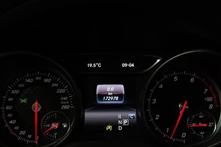 Mercedes-Benz A-Klasse Mercedes-Benz A-klasse 160 AMG Night | Panoramadak | Camera | Full LED |  Navigatie | Trekhaak | Cruise control | Park Assist | Airco | Half leder | Sportstoelen - afbeelding nr 26