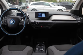 BMW i3 BMW i3 Basis 120Ah 42 kWh / Camera / Navigatie / 19'' / Harman Kardon / Stoelverwarming / Cruise Control / Warmtepomp / Getint glas - afbeelding nr 2