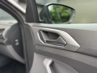 Volkswagen T-Cross Volkswagen T-Cross 1.0 TSI R-line Automaat | LED | Trekhaak |  Getint glas | Climate control | Cruise control adaptief | Lane assist | Dode hoek detectie | DAB | Navigatiesysteem | Inklapbare spiegels | Parkeersensoren voor en achter - afbeelding nr 51