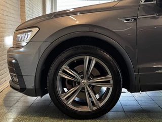 Volkswagen Tiguan Volkswagen Tiguan 2.0 TSI 4Motion Highline Business R 220pk Pano Virtual Alcantara 19 inch - afbeelding nr 43