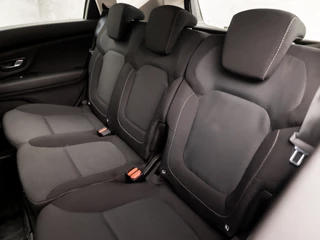 Renault Scénic (AIRCO, BLUETOOTH, ELEK PAKKET, SPORTSTOELEN, CRUISE, NIEUWE APK, NIEUWSTAAT) - afbeelding nr 14