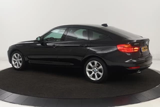 BMW 3 Serie BMW 3-serie Gran Turismo 320i Business | Sportstoelen | Navigatie |  Cruise control | Bluetooth | Parkeerhulp | Climate control - afbeelding nr 2