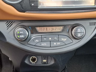 Toyota Yaris Toyota Yaris 1.0 VVT-i Style / CAMERA / NAVI / ALLSEASON - afbeelding nr 15