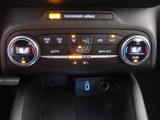 Ford Focus AUTOMAAT / TREKHAAK / FULL LED / KEYLESS / CARPLAY / NAVI / CLIMA / PDC / NL-AUTO - afbeelding nr 27