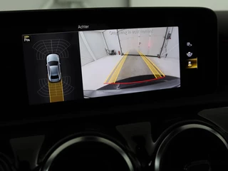 Mercedes-Benz A-Klasse Mercedes-Benz A-klasse 180d AMG | 36.600km NAP | Panoramadak | Stoelverwarming | Carplay | Camera | Full LED | Navigatie | Leder/Alcantara | Widescreen - afbeelding nr 16