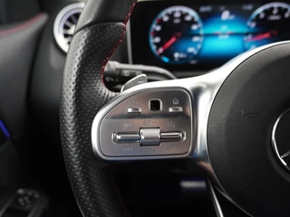 Mercedes-Benz GLA Mercedes-Benz GLA 200 AMG // Camera // Sfeerverlichting // Night Pakket // Augmented Reality // Carplay // 19