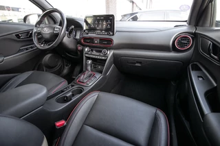 Hyundai Kona Hyundai Kona 1.6 GDI HEV Premium - All-in rijklrprs | Dealer ond. | HUD | Leer | Adpt. cruise - afbeelding nr 4