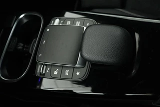 Mercedes-Benz A-Klasse Mercedes-Benz A-klasse 250e AMG Night | Carplay | Stoelverwarming |  Camera | Leder/Alcantara | Full LED | Sfeerverlichting | Park Assist | Navigatie - afbeelding nr 21