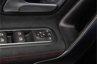 Mercedes-Benz CLA Mercedes-Benz CLA 180 AMG Widescreen, Sfeerverlichting, Camera, 19