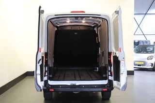 Ford Transit Ford Transit 2.0 TDCI 130PK L2H2 EURO 6 - A/C Climate - Navi - Cruise - PDC - € 20.900,- Excl. - afbeelding nr 8