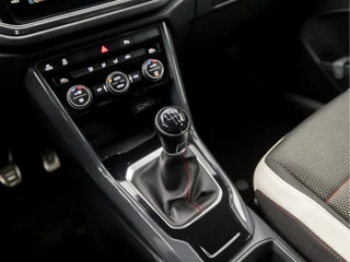 Volkswagen T-Roc (DIGITAL COCKPIT, APPLE CARPLAY, GROOT NAVI, CLIMATE, LEDER, SPORTSTOELEN, ADAPTIVE CRUISE, SFEERVERLICHTING, MODE KNOP, LED KOPLAMPEN, PARKEERSENSOREN, NIEUWE APK, NIEUWSTAAT) - afbeelding nr 11