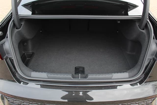 Audi RS3 Audi RS3 Limousine 2.5 TFSI quattro / Verlengd Garantie / Milltek / Keramisch / Panoramadak / Camera / Head-up / B&O / Matrix LED / ACC / Leder - afbeelding nr 16