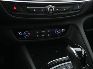 Opel Insignia Opel Insignia Sports Tourer 1.5 Turbo Business Executive Aut. *NAVI-FULLMAP | LEATHER-FABRIC | KEYLESS | DAB+ | SPORT-SEATS  | ECC | PDC | CRUISE | TOWBAR | CARPLAY | 18''ALU* - afbeelding nr 13