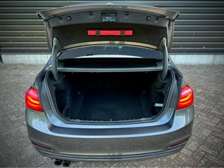 BMW 3 Serie BMW 3 Serie 320i AUT|SPORTLEER|CAMERA|CARPLAY|HiFi - afbeelding nr 32