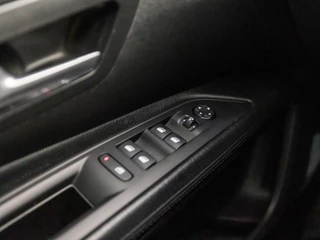Peugeot 5008 Peugeot 5008 1.2 PureTech Sport 7 Persoons (APPLE CARPLAY, GROOT NAVI, LEDER, GETINT GLAS, SPORTSTOELEN, 360 CAMERA, CRUISE, NIEUWE APK, NIEUWSTAAT) - afbeelding nr 23