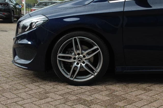 Mercedes-Benz B-Klasse Mercedes-Benz B-Klasse 180 Business Solution AMG Upgrade Edition / Camera / Navigatie / 18'' / Stoelverwarming / Cruise Control - afbeelding nr 14