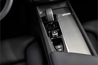 Volvo XC60 Volvo XC60 2.0 T6 Plug-in hybrid AWD Plus Dark | S/K-Panodak | Dig. Cockpit | Adapt. Cruise | Memory Stoelen | Elek. Klep | Stoel-+stuurverw. | 360 Camera | Harman/Kardon | NAV+App. Connect | LM 19