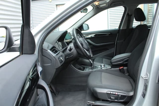 BMW X1 BMW X1 sDrive18i 141pk AUTOMAAT NL-Auto 74.942km Clima Cruise Navi Camera HUD Keyless El. Klep 17