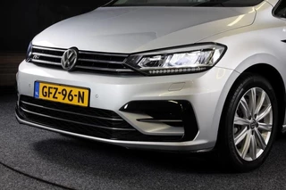 Volkswagen Touran Volkswagen TOURAN 1.5 TSI R Line 7 Persoons / AUT / ACC / Navi / Camera / Open Panoramadak / Led / Pdc / Trekhaak / 17 Inch - afbeelding nr 38