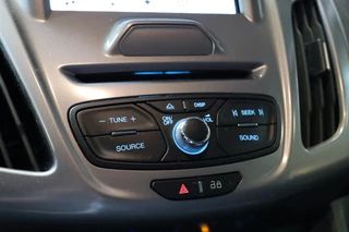 Ford Transit Connect Ford Transit Connect 1.5 TDCI L2 | 3-Zitter | Camera | Navigatie | CarPlay | Cruise control | Trekhaak | Airco | Sortimo | NAP Logisch | Dealer onderhouden | Nieuwe APK - afbeelding nr 17