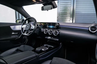 Mercedes-Benz A-Klasse Mercedes A-klasse 250 e AMG Line PANO / TREKHAAK / CAMERA - afbeelding nr 13