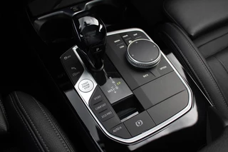 BMW 1 Serie BMW 1 Serie 118i Executive Ed. M Sport / Navigatie / Half leder / 19'' / Sportstoelen / Blackpack / Dakspoiler / Stoelverwarming / Cruise Control / Getint glas - afbeelding nr 20