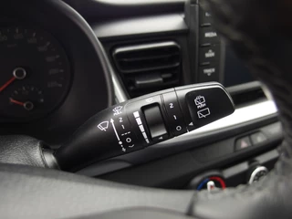 Kia Stonic Kia Stonic 1.0 T-GDi DynamicLine CAMERA / AIRCO / CRUISE / CARPLAY / DAB+ / PDC / BLUETOOTH / NL-AUTO - afbeelding nr 24