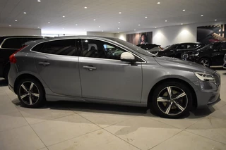 Volvo V40 Volvo V40 T3 153pk Polar+ Sport | Panodak | Camera | Keyless | Styling Kit - afbeelding nr 13