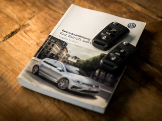 Volkswagen Golf Volkswagen Golf 1.0 TSI Luxury Automaat (APPLE CARPLAY, GROOT NAVI, CLIMATE, STOELVERWARMING, SPORTSTOELEN, ADAPTIVE CRUISE, LM VELGEN, GETINT GLAS, PARKEERSENSOREN, NIEUWE APK, NIEUWSTAAT) - afbeelding nr 18