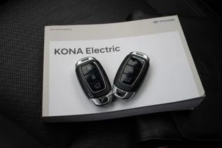 Hyundai Kona Hyundai Kona Electric Premium 64 kWh - Carplay, Camera, Leer, Stoelverw. - afbeelding nr 14