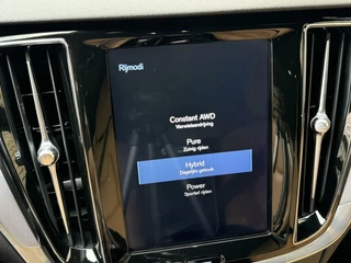 Volvo V60 Volvo V60 2.0 T6 Twin Engine AWD 253pk | Comfortstoelen leer | Stoelverwarming | Navigatiesysteem | Trekhaak uitklapbaar | 18 inch lichtmetalen velgen | Apple CarPlay | LED verlichting | Getint glas achter | Parkeersensoren achter - afbeelding nr 20