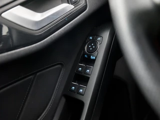 Ford Focus Automaat (APPLE CARPLAY, GROOT NAVI, STUUR/STOELVERWARMING, GETINT GLAS, SPORTSTOELEN, CAMERA, KEYLESS, LANE ASSIST, NIEUWSTAAT) - afbeelding nr 22