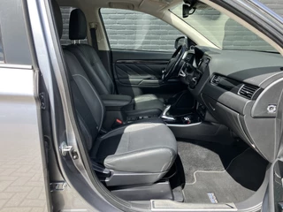 Mitsubishi Outlander Mitsubishi Outlander 2.0 PHEV Instyle+ 203 pk 4WD AUT. | 1e eigenaar | dealer onderhouden | navigatie | trekhaak | leder interieur - afbeelding nr 18