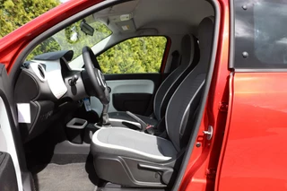 Renault Twingo Renault Twingo 1.0 SCe Collection Airco|Cruise|Multif. stuur|Iso-fix|Led|Dealer Onderhouden - afbeelding nr 4