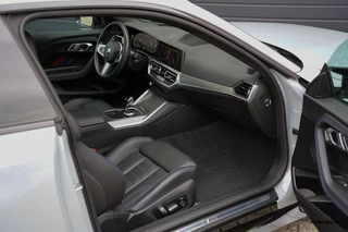 BMW 2 Serie BMW 2-serie Coupé M240i xDrive | Schuifdak | M-sportstoelen | M Perf | HUD | Active cruise | Eibach | Rijdersauto Edition - afbeelding nr 61